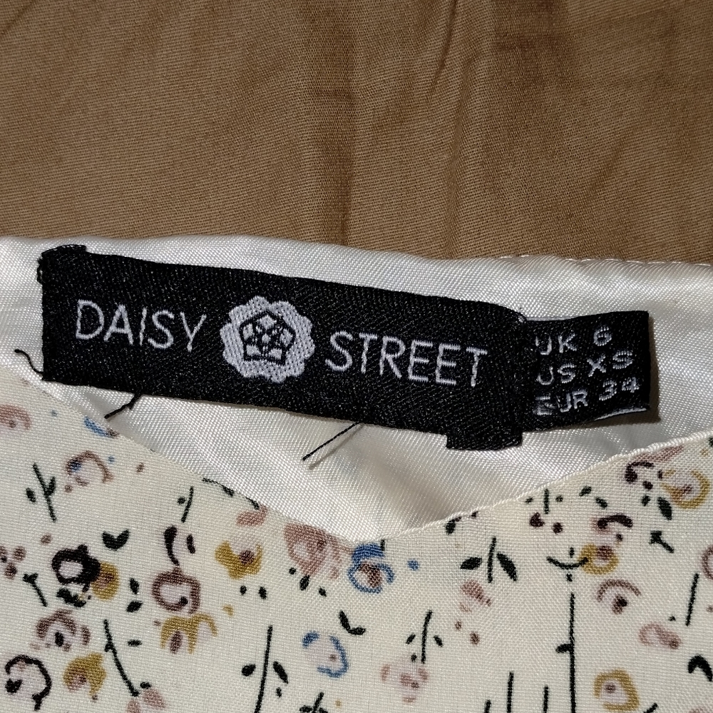 Daisy Street Floral Dress - Picture 2 of 2